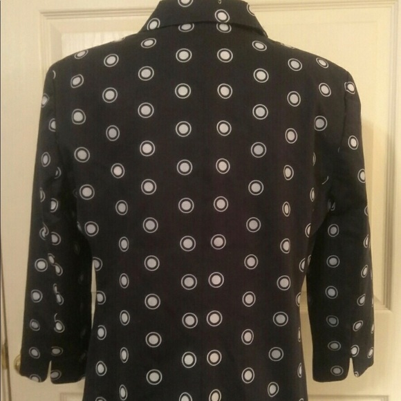 Like new Linda Allard Ellen Tracy Navy & White Polka Dot 2 Pc Suit. is Size 6 - Picture 10 of 12